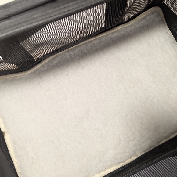 Sherpa's Pet Trading Company Black Pet Carrier Size Medium - Picture 2 of 13